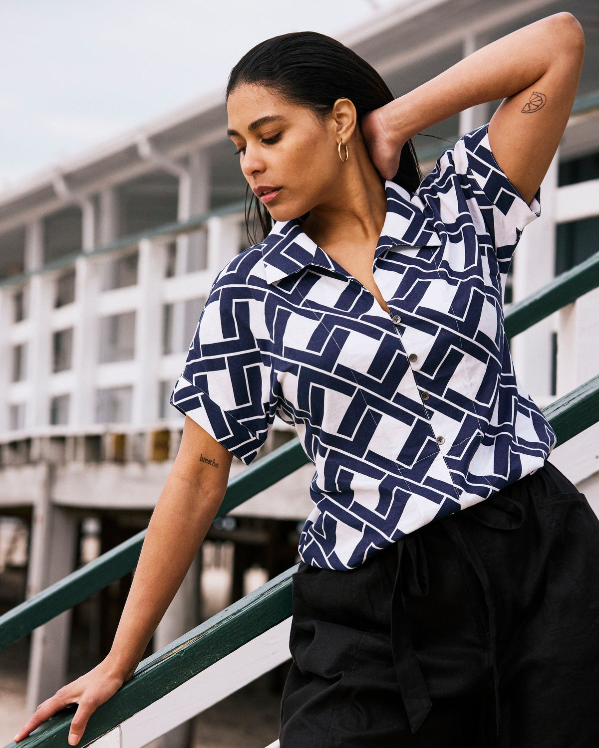 Sandy Short Sleeve Stretch Linen Blend Shirt - Geometrica Print