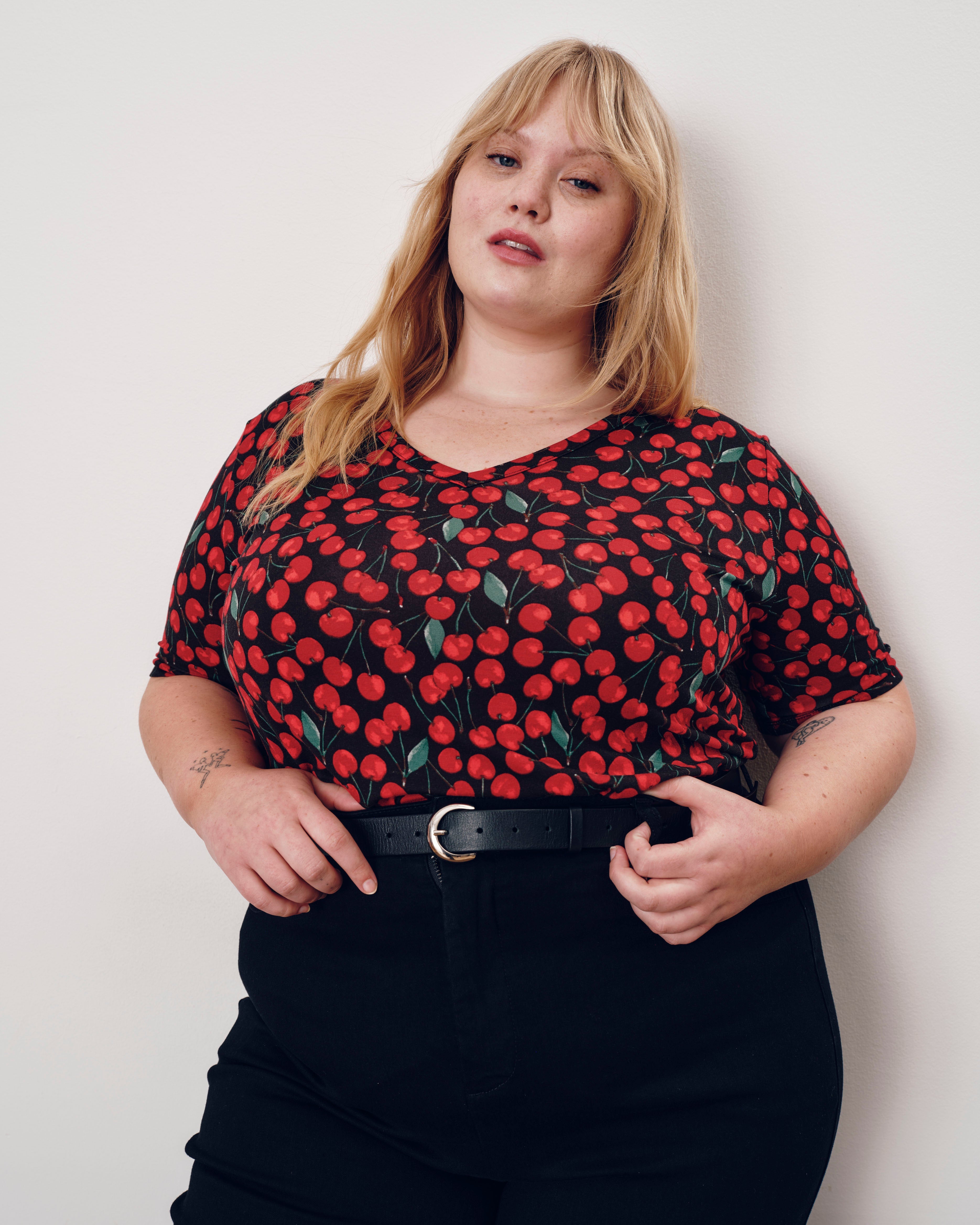 Lily Liquid Jersey V-Neck Stovepipe Tee - Very Cherry Print