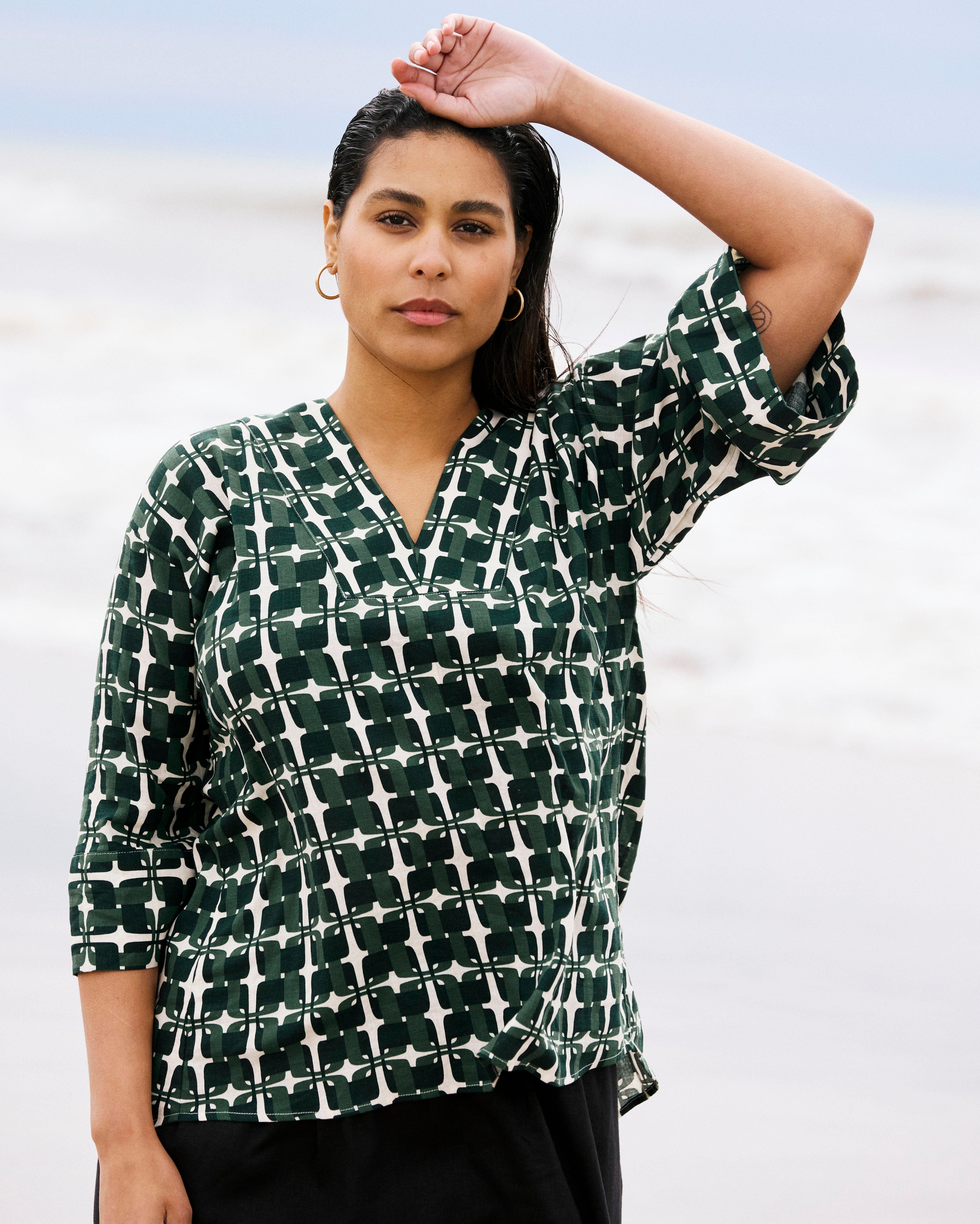 Elio V-Neck Linen Blend Top - Green Trellis Print