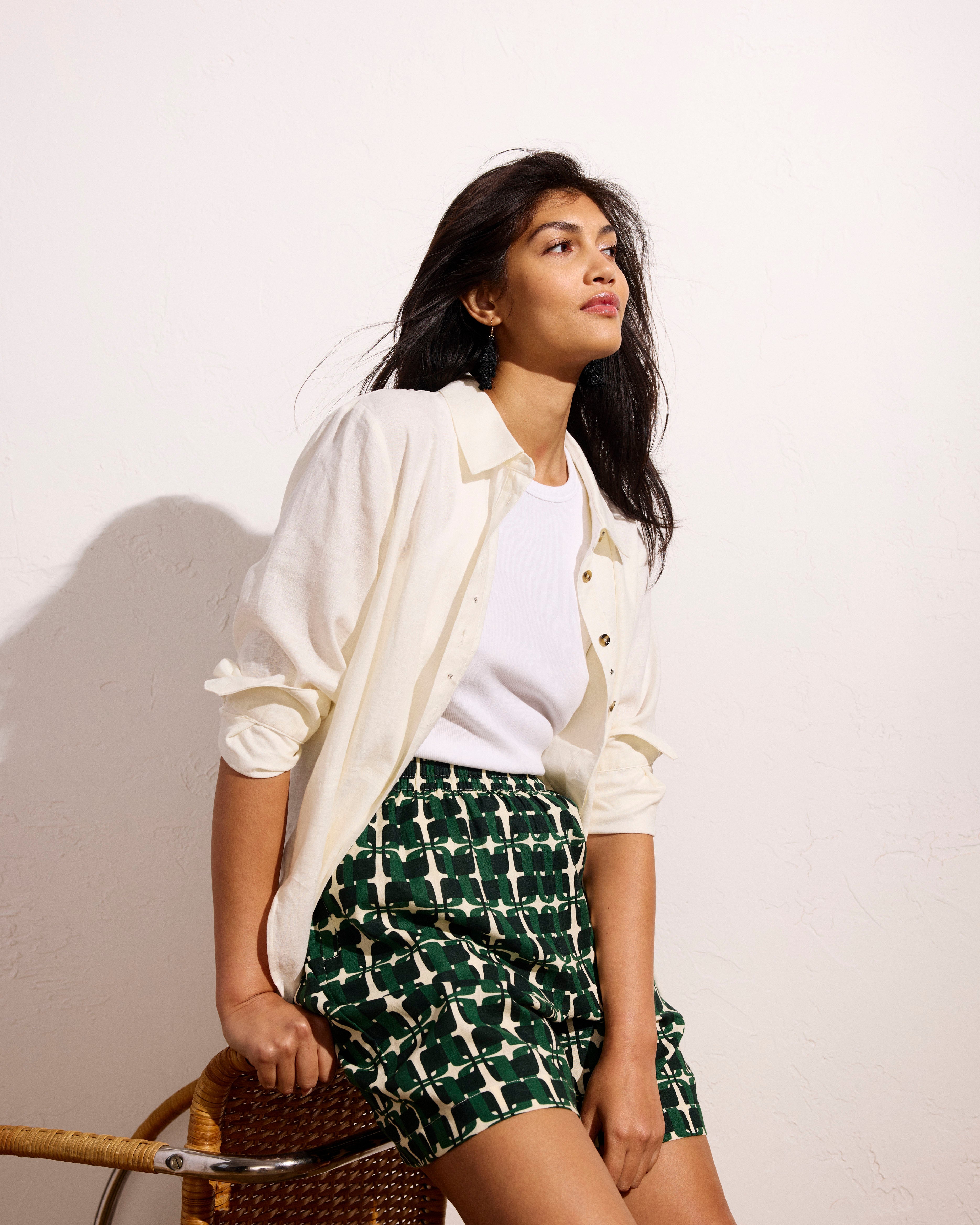 Juniper Linen Blend Easy Pull-On Shorts - Green Trellis Print