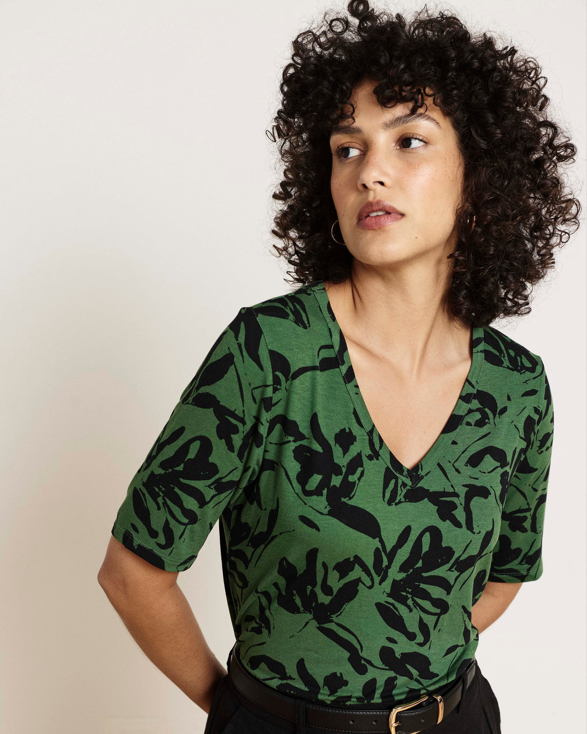 Lily Liquid Jersey V-Neck Stovepipe Tee - Green Sgraffito Print