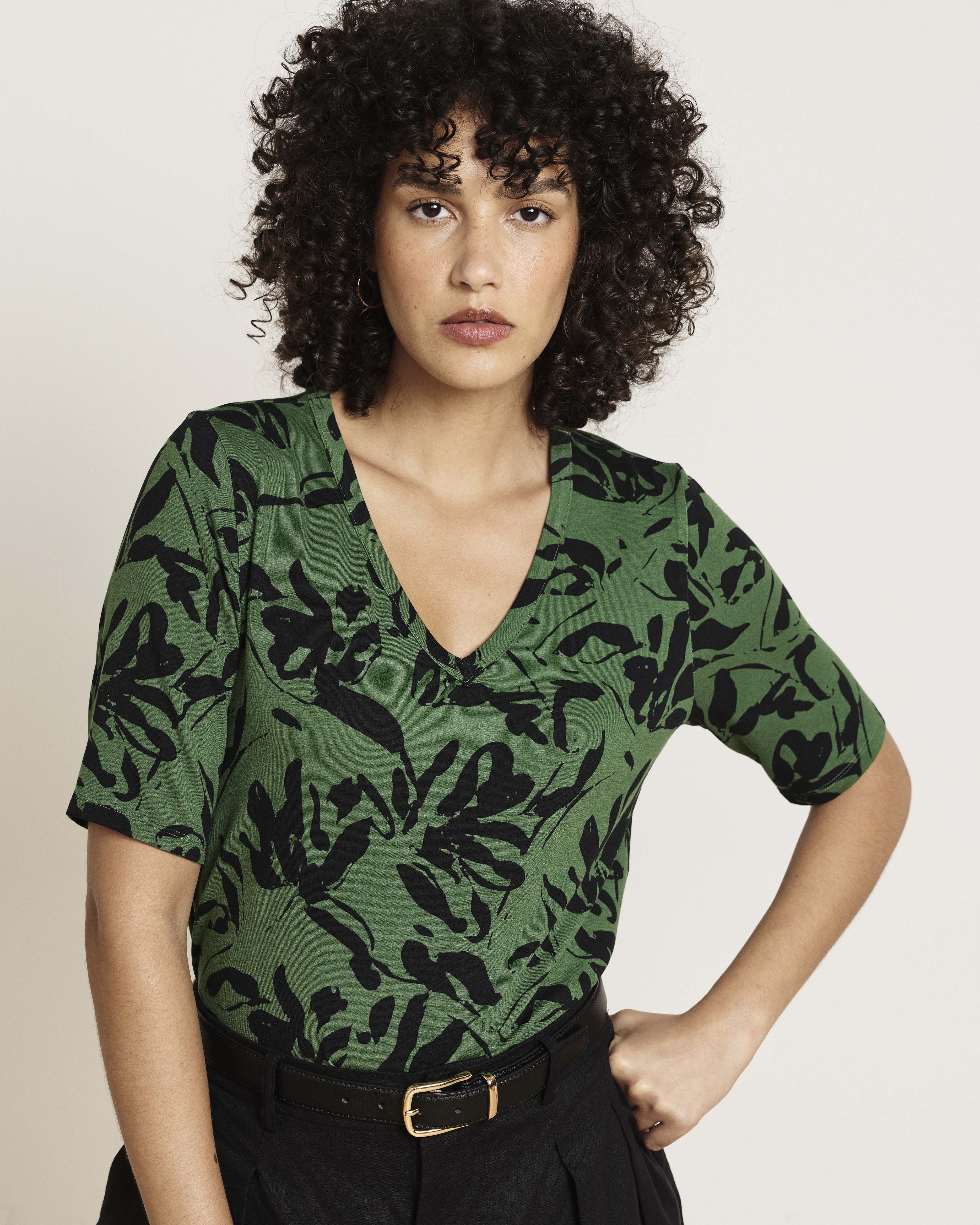 Lily Liquid Jersey V-Neck Stovepipe Tee - Green Sgraffito Print