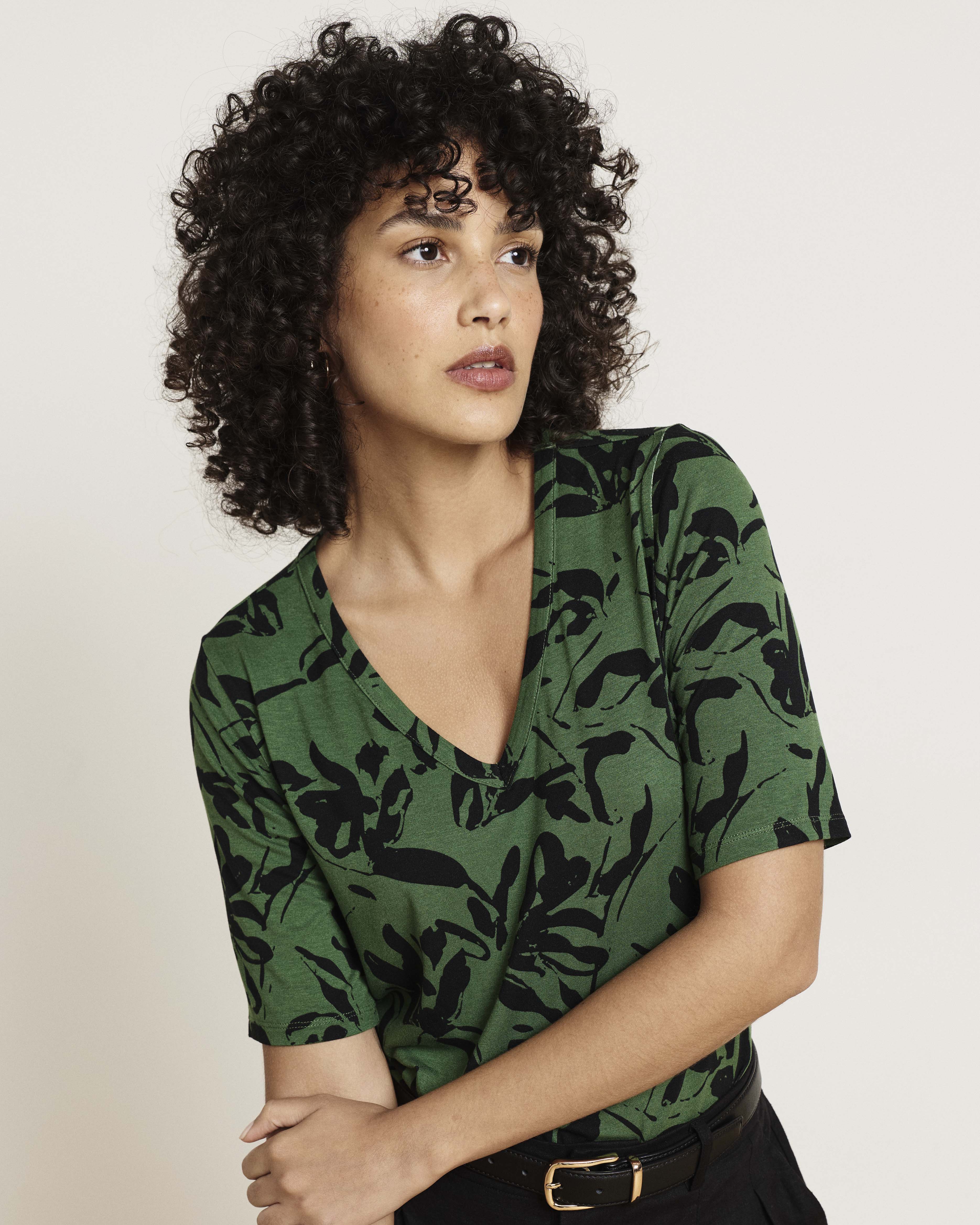 Lily Liquid Jersey V-Neck Stovepipe Tee - Green Sgraffito Print