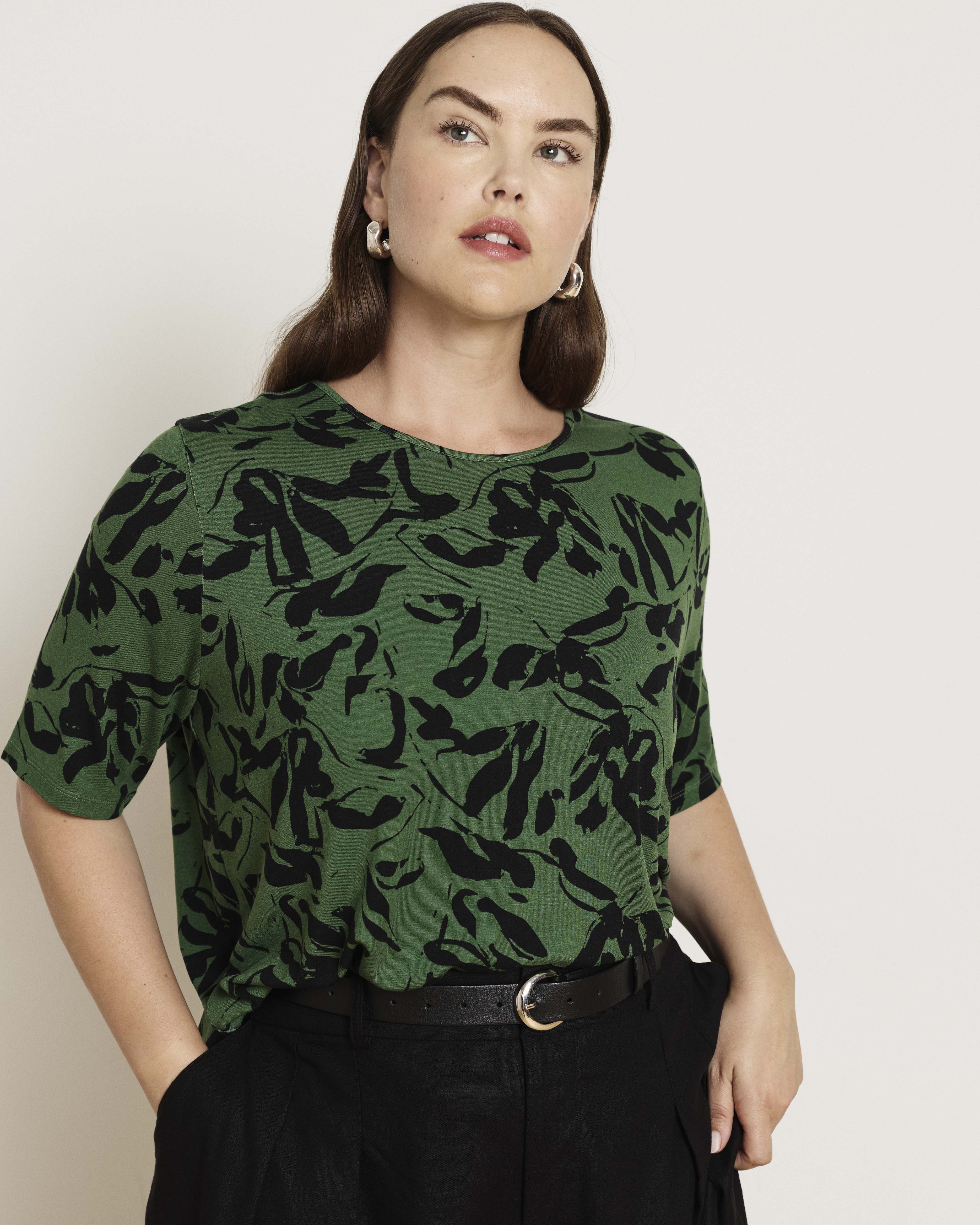 Lily Liquid Jersey Crew Neck Stovepipe Tee - Green Sgraffito Print
