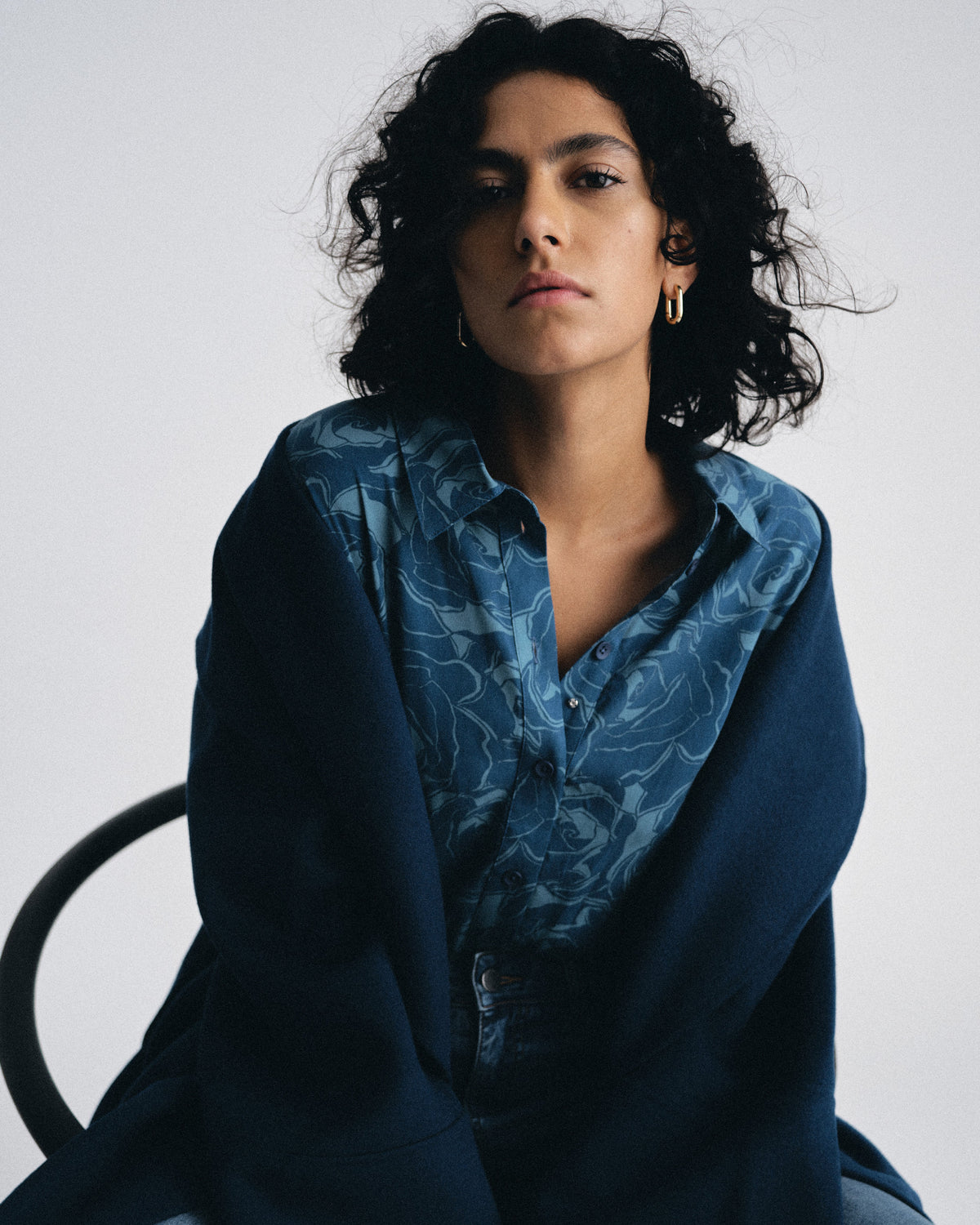 Cooling Stretch Cupro Oversized Artist Shirt - Rose Print in Deep Teal