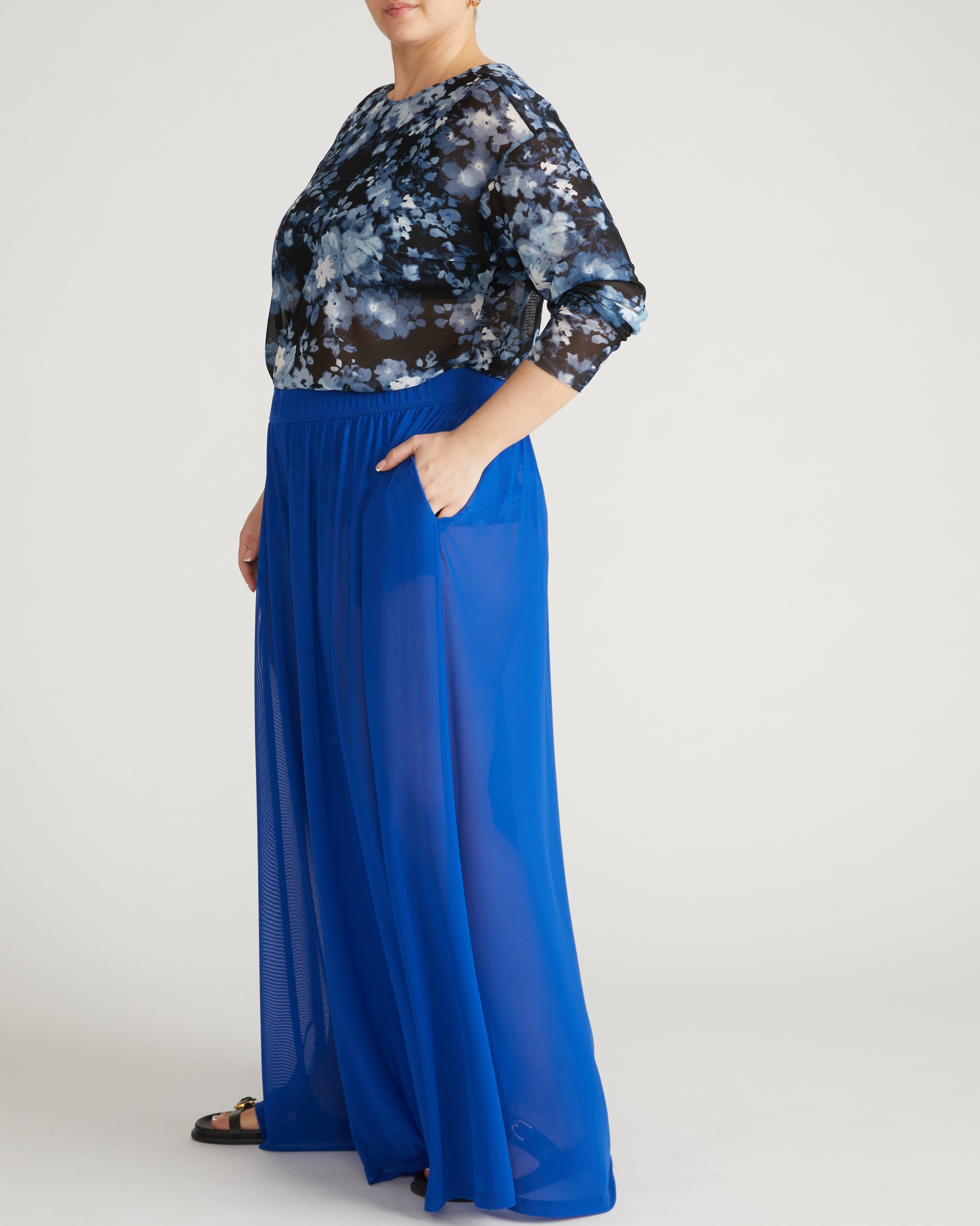 Thames Fog Top - Tumbling Bouquet Print