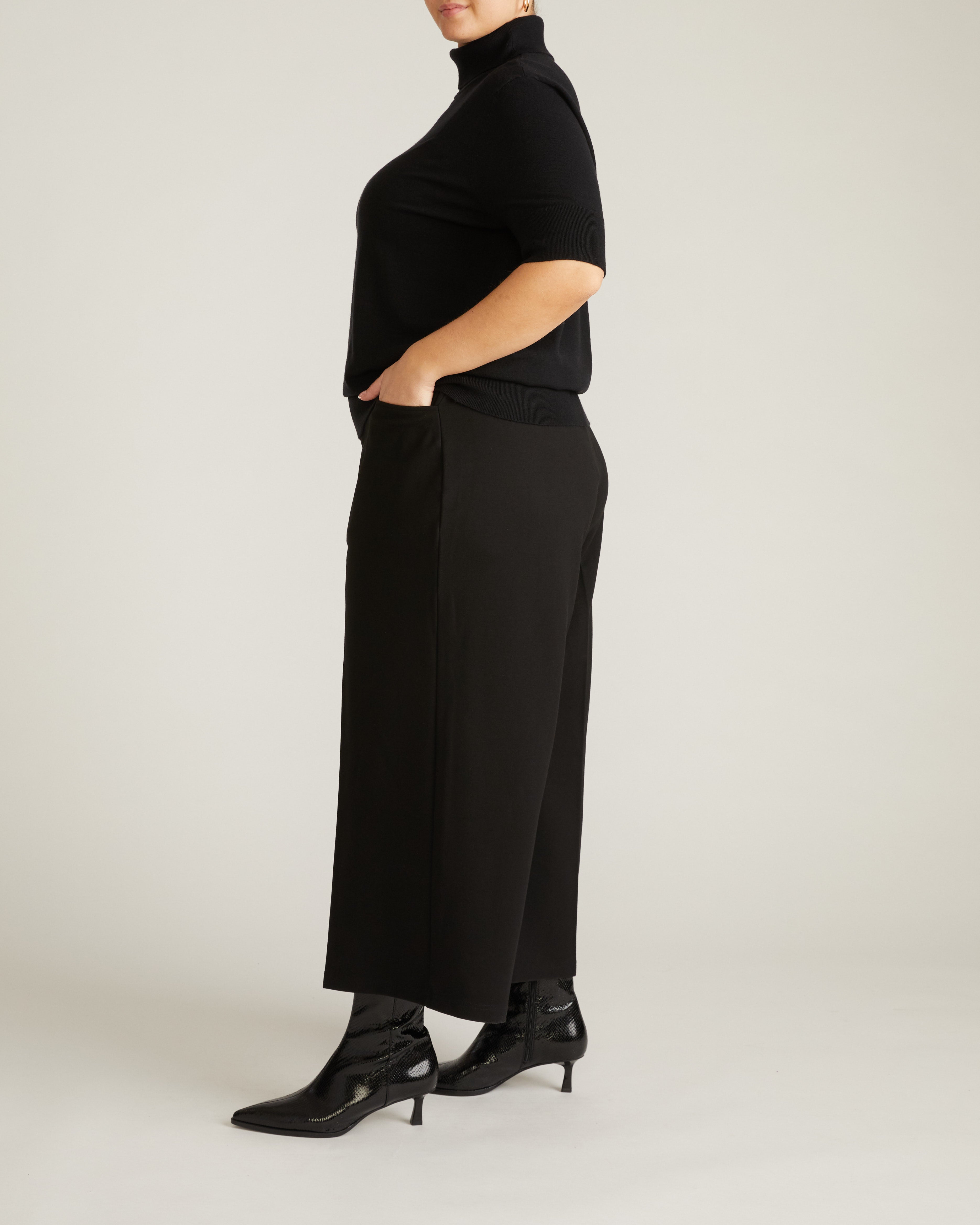 Savvy Fine Knit Turtleneck Sweater Top - Black