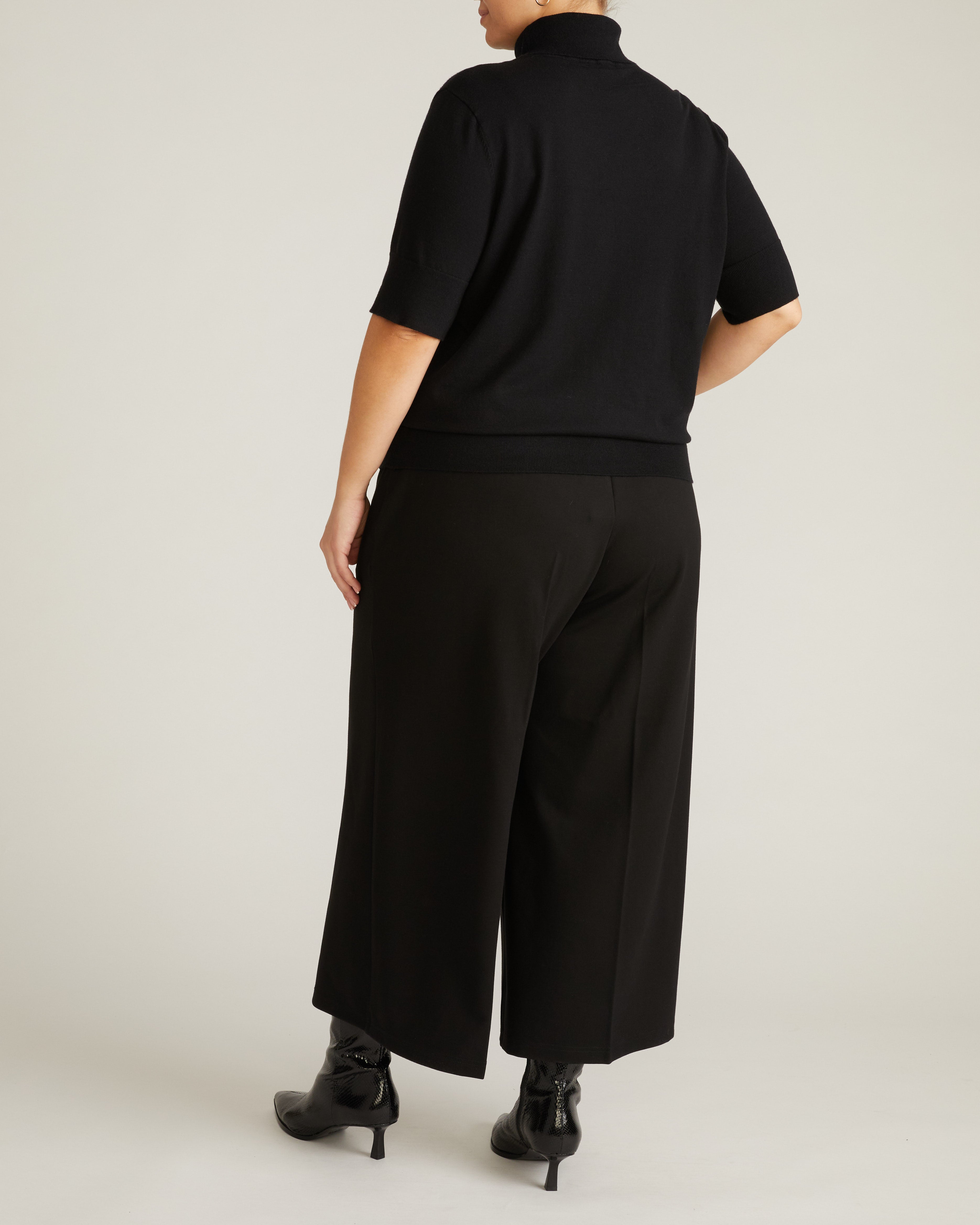 Savvy Fine Knit Turtleneck Sweater Top - Black