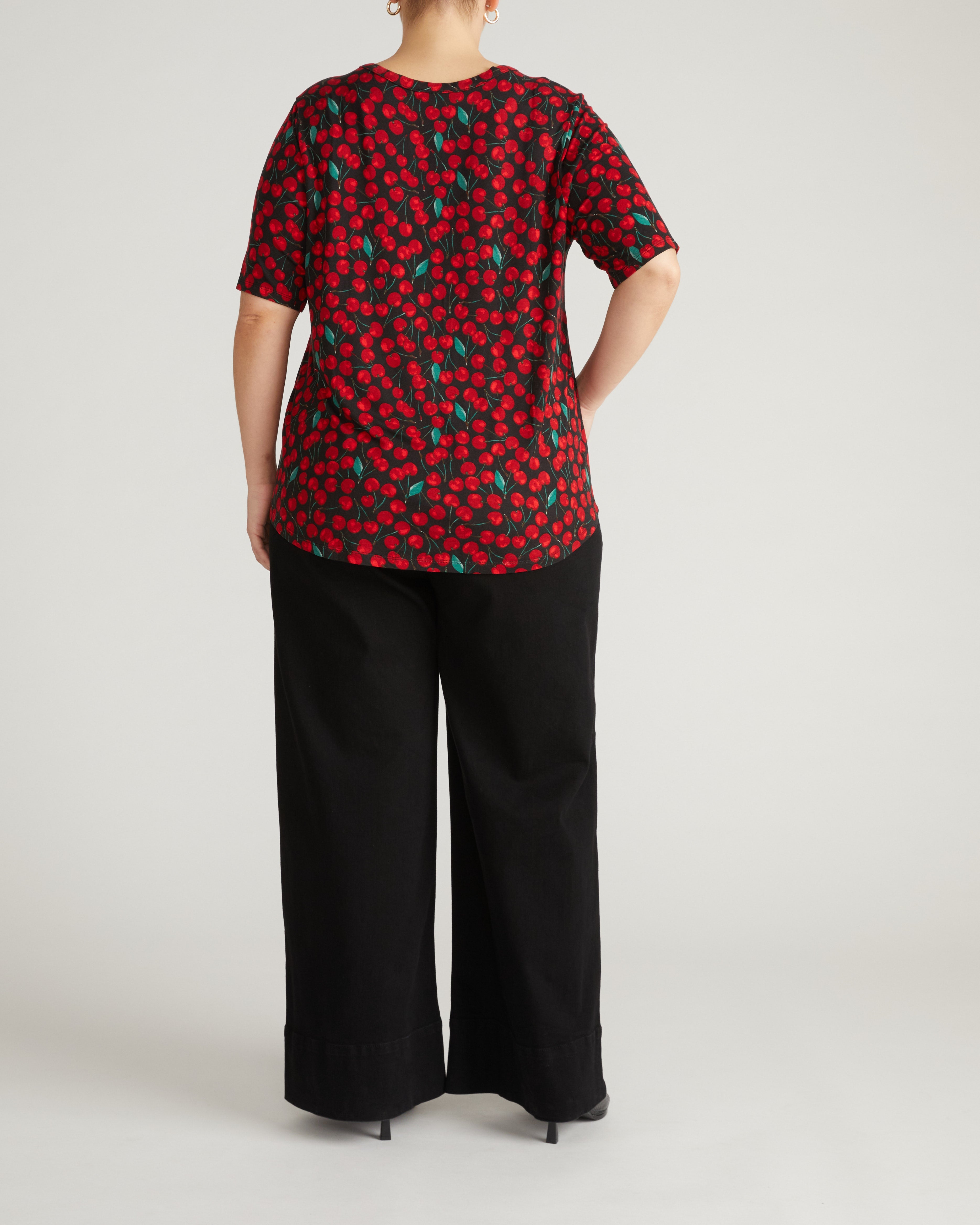 Lily Liquid Jersey V-Neck Stovepipe Tee - Very Cherry Print