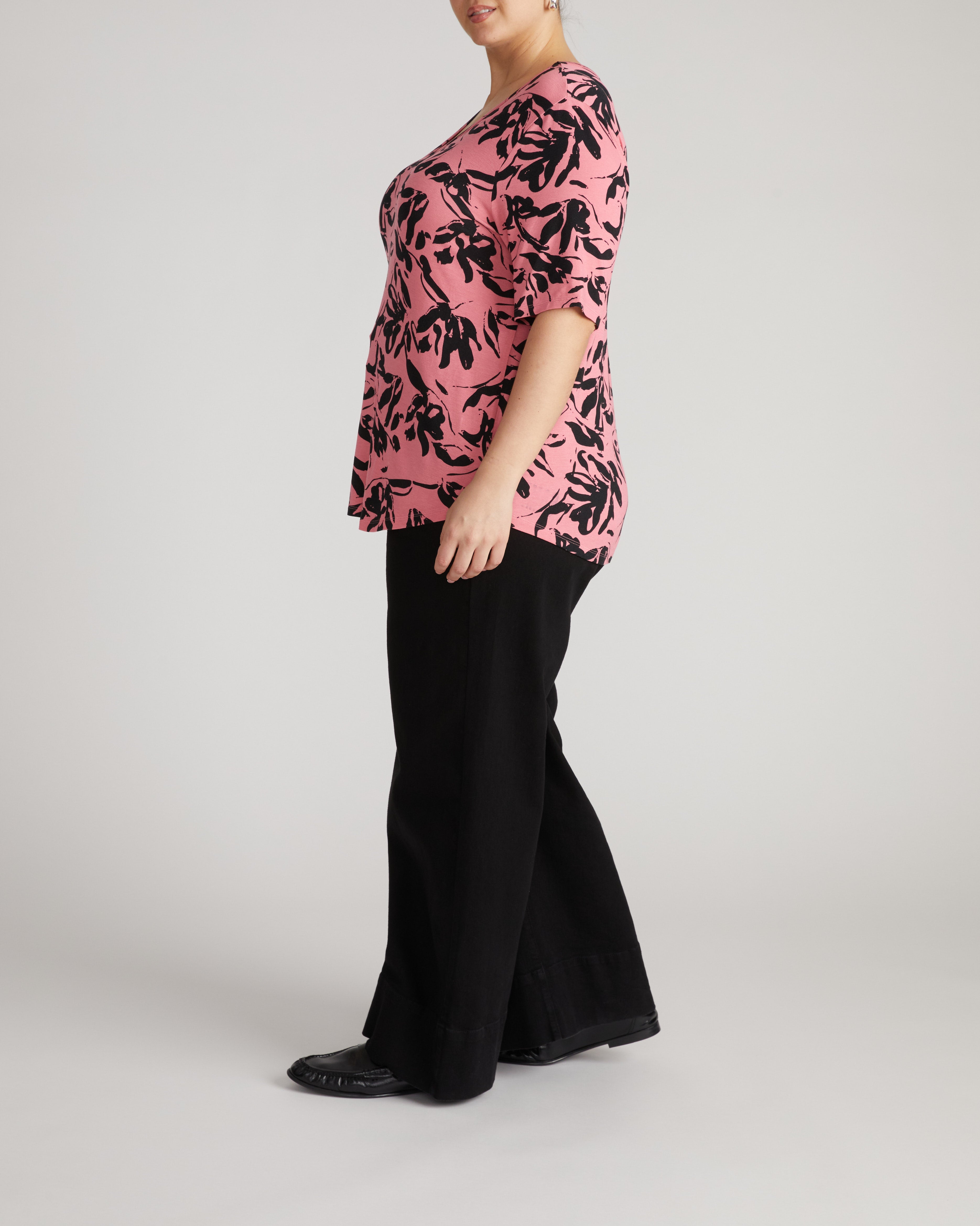 Lily Liquid Jersey V-Neck Stovepipe Tee - Pink Sgraffito Print