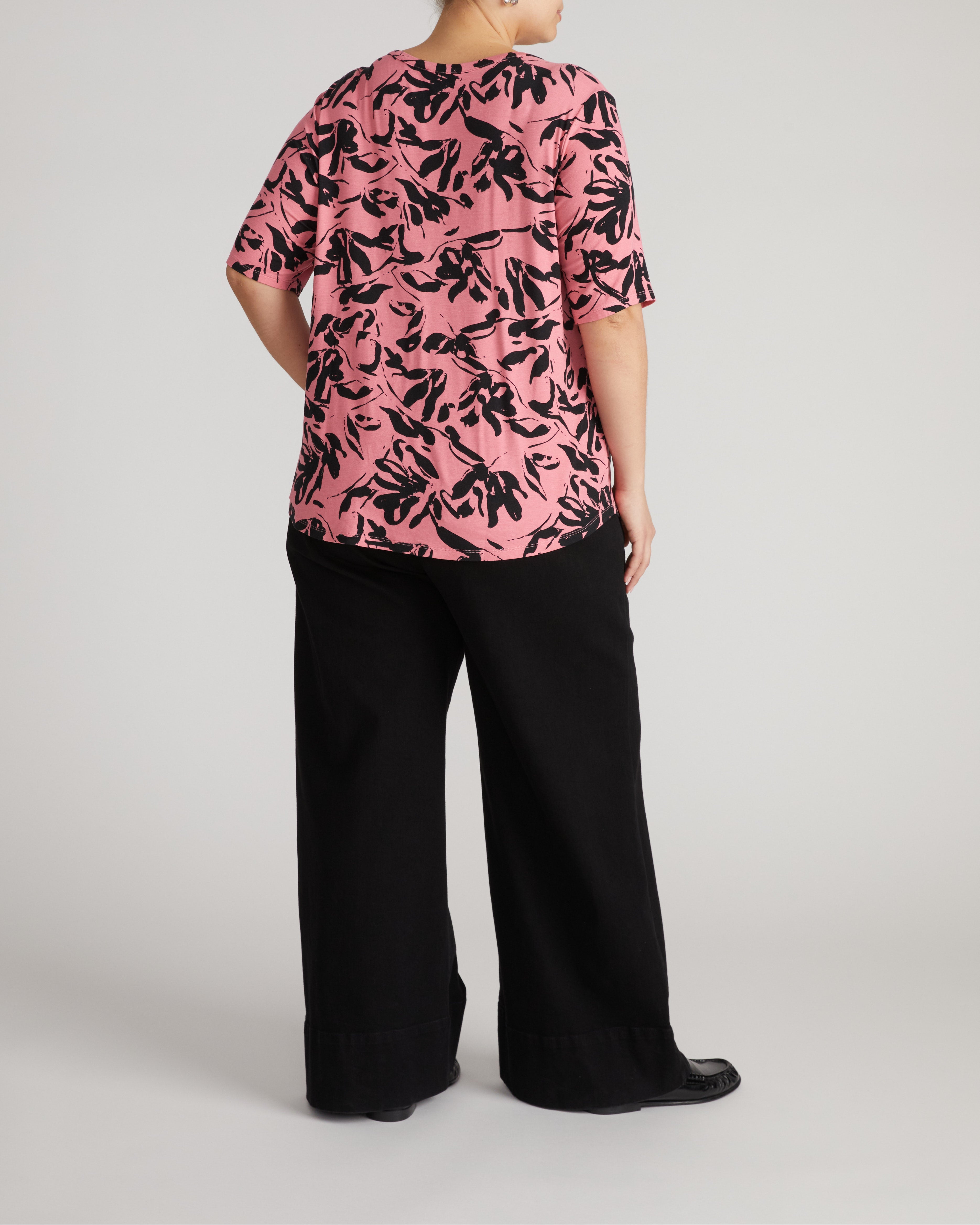 Lily Liquid Jersey V-Neck Stovepipe Tee - Pink Sgraffito Print