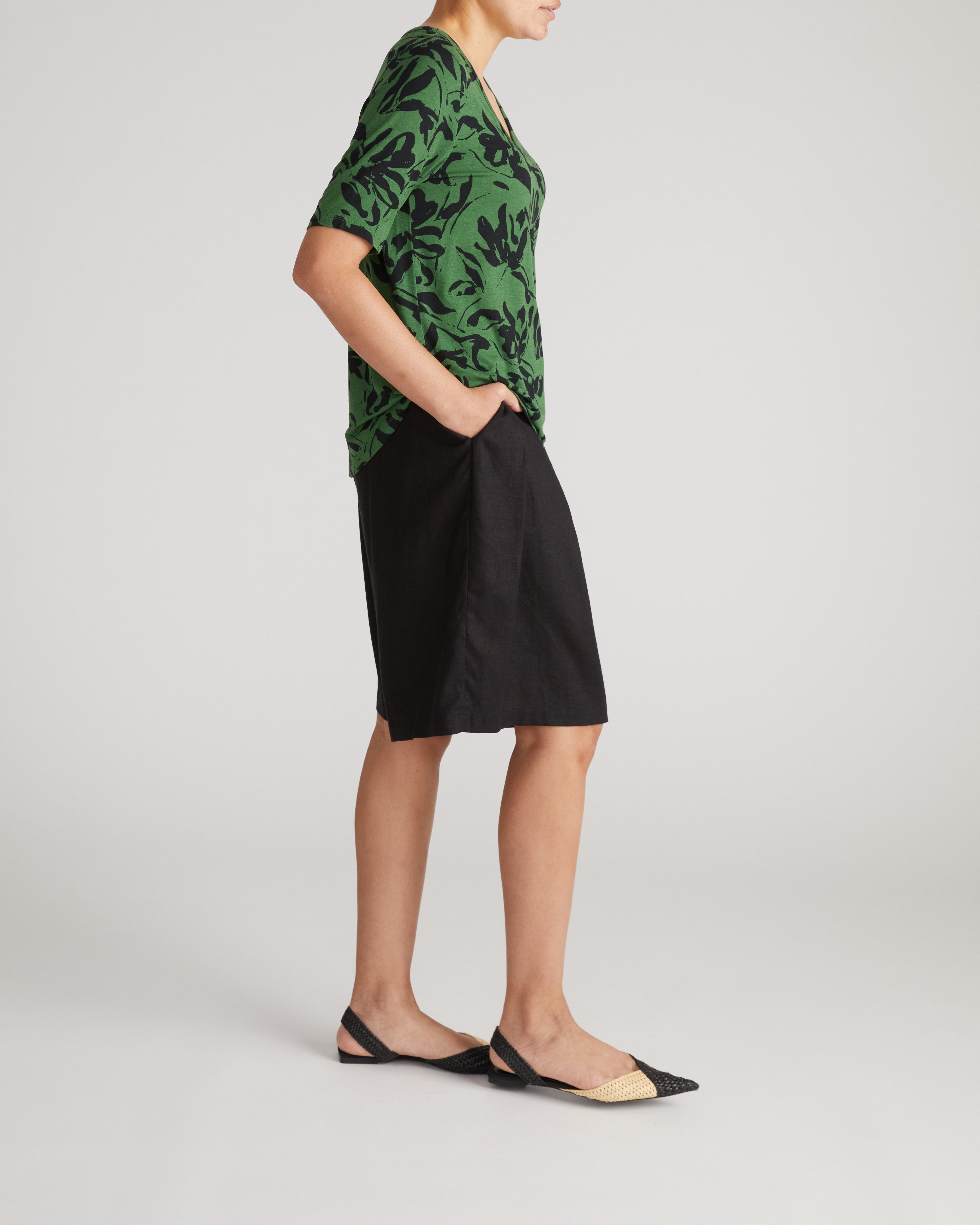 Lily Liquid Jersey V-Neck Stovepipe Tee - Green Sgraffito Print