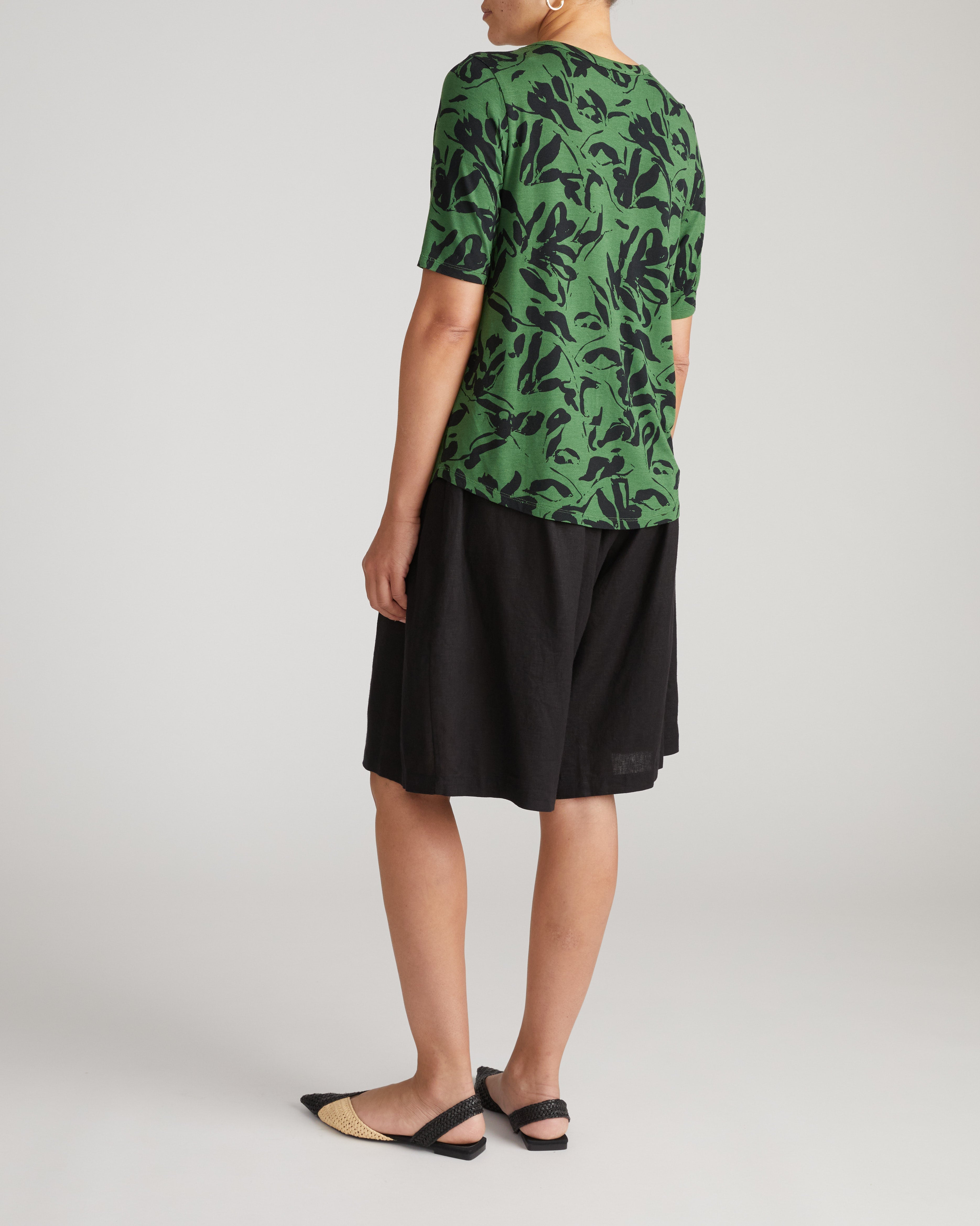 Lily Liquid Jersey V-Neck Stovepipe Tee - Green Sgraffito Print