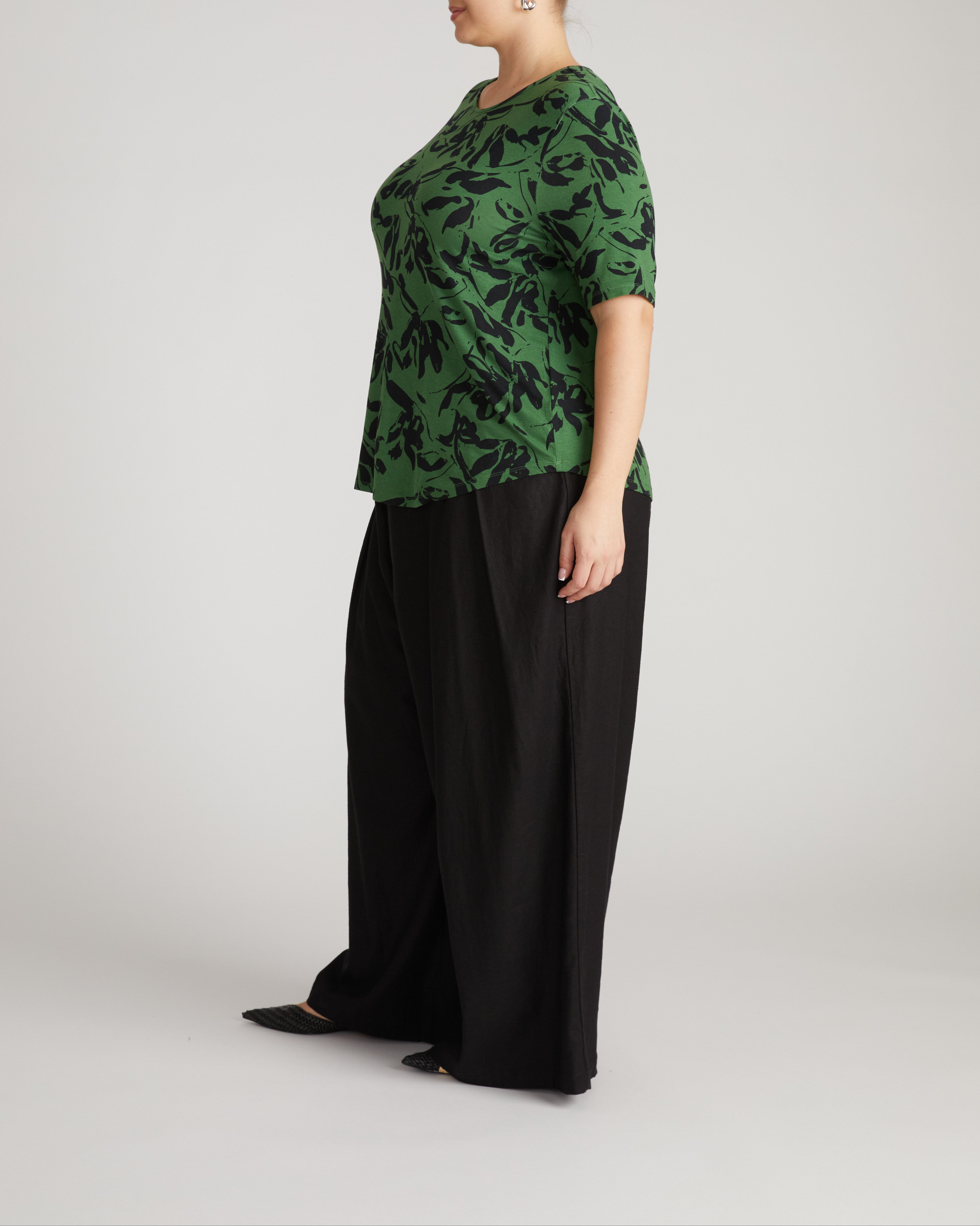 Lily Liquid Jersey Crew Neck Stovepipe Tee - Green Sgraffito Print