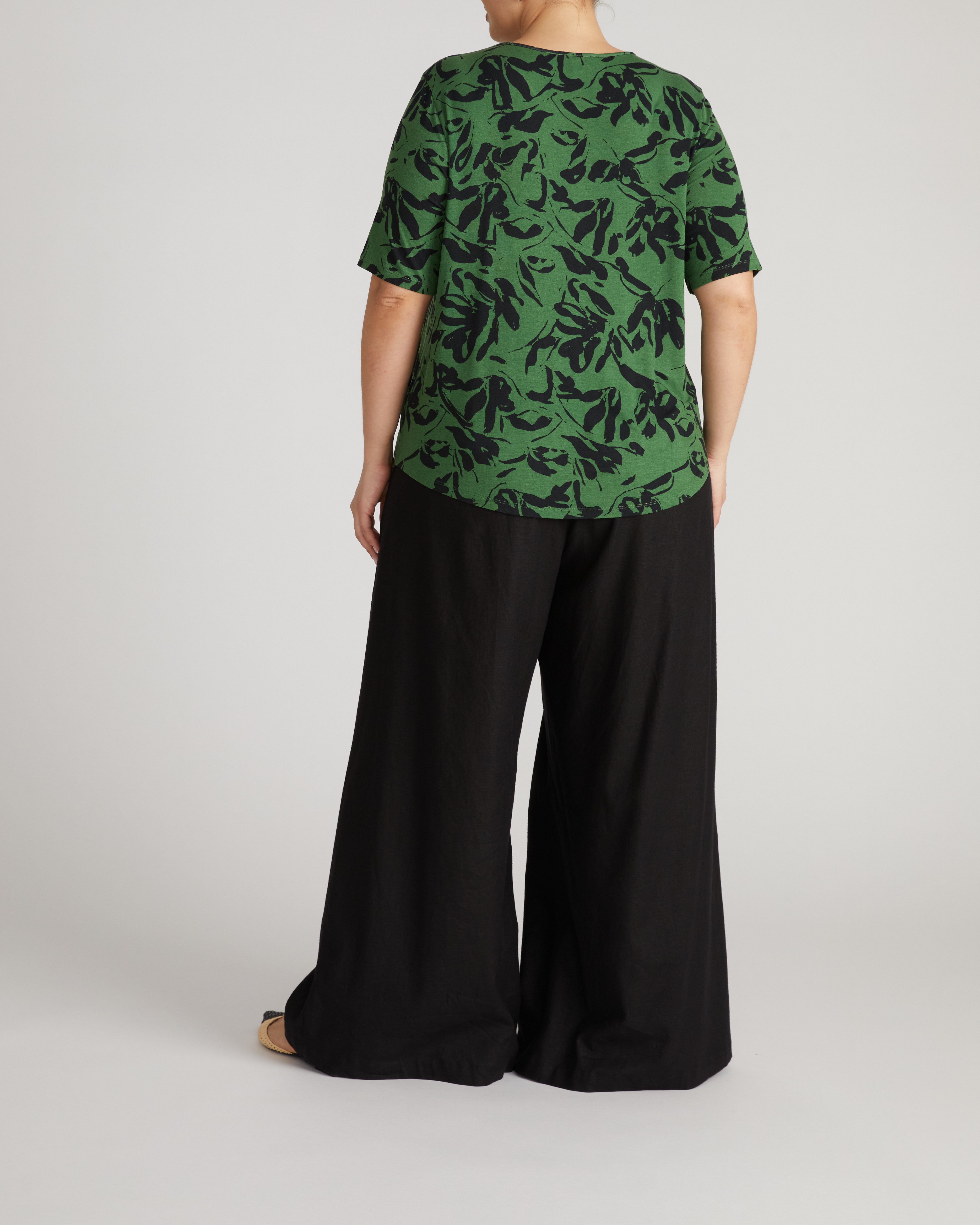 Lily Liquid Jersey Crew Neck Stovepipe Tee - Green Sgraffito Print