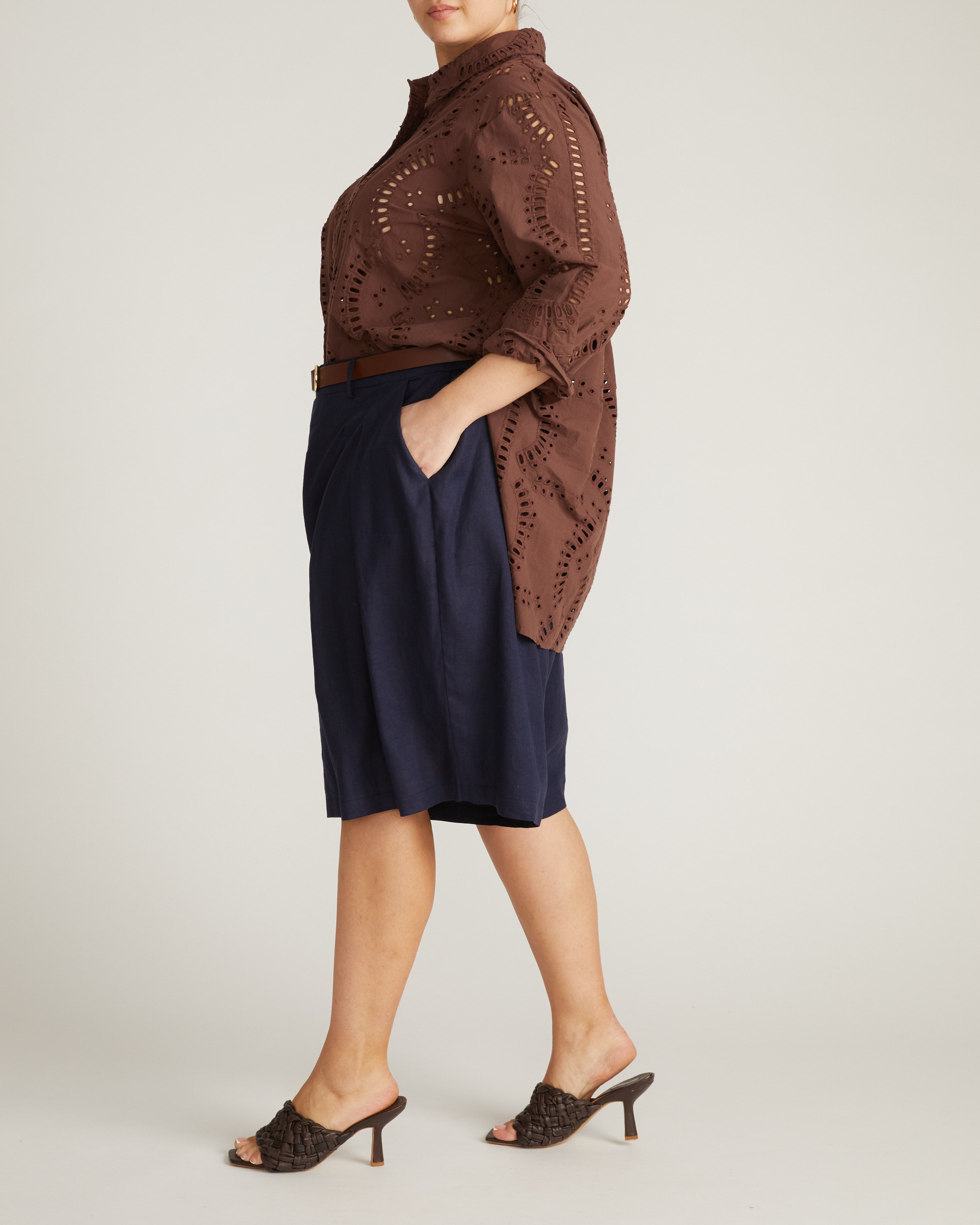 The Embroidered Artist Oversized Poplin Shirt - Peppercorn