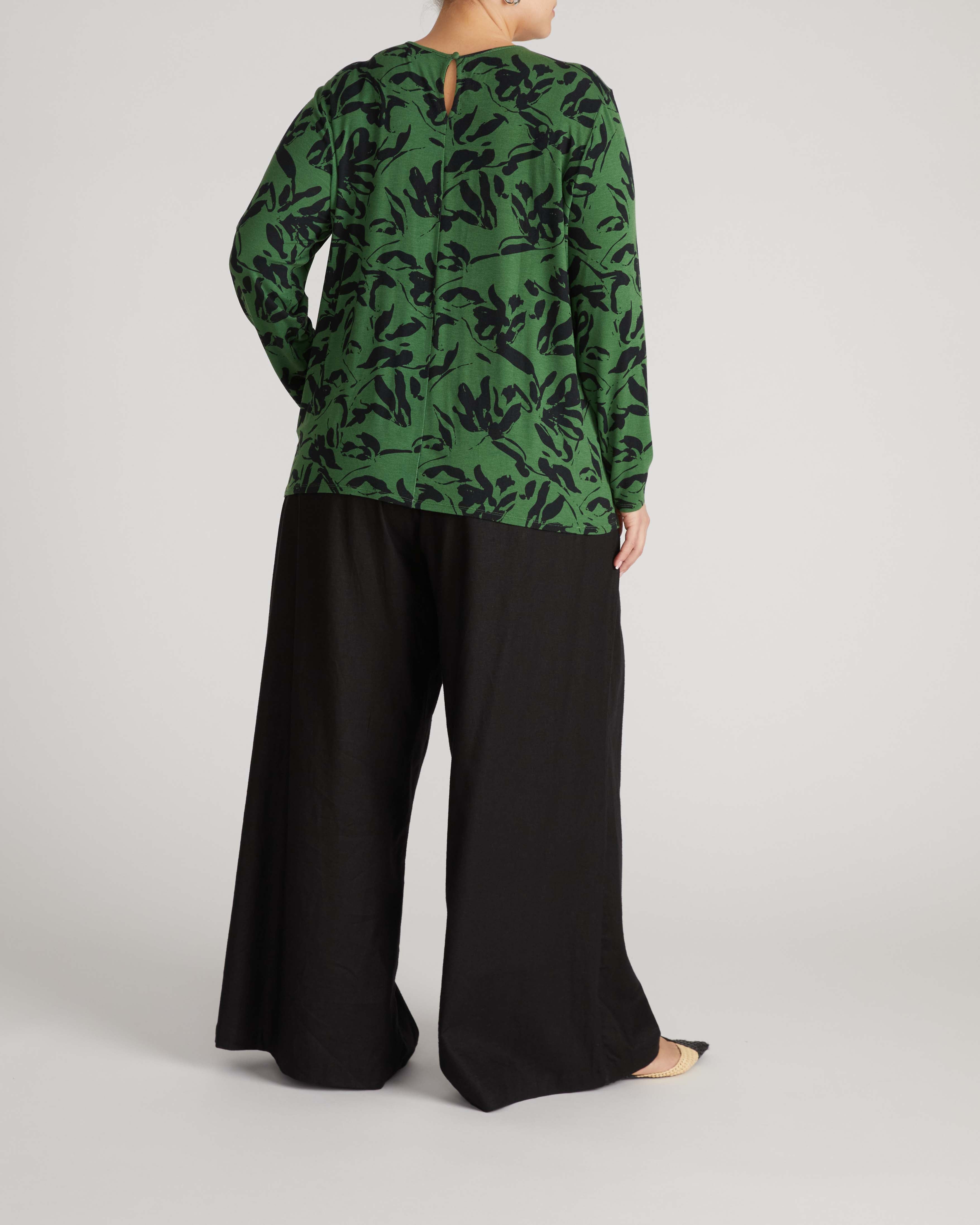 Joan Liquid Jersey Long Sleeve Top - Green Sgraffito Print