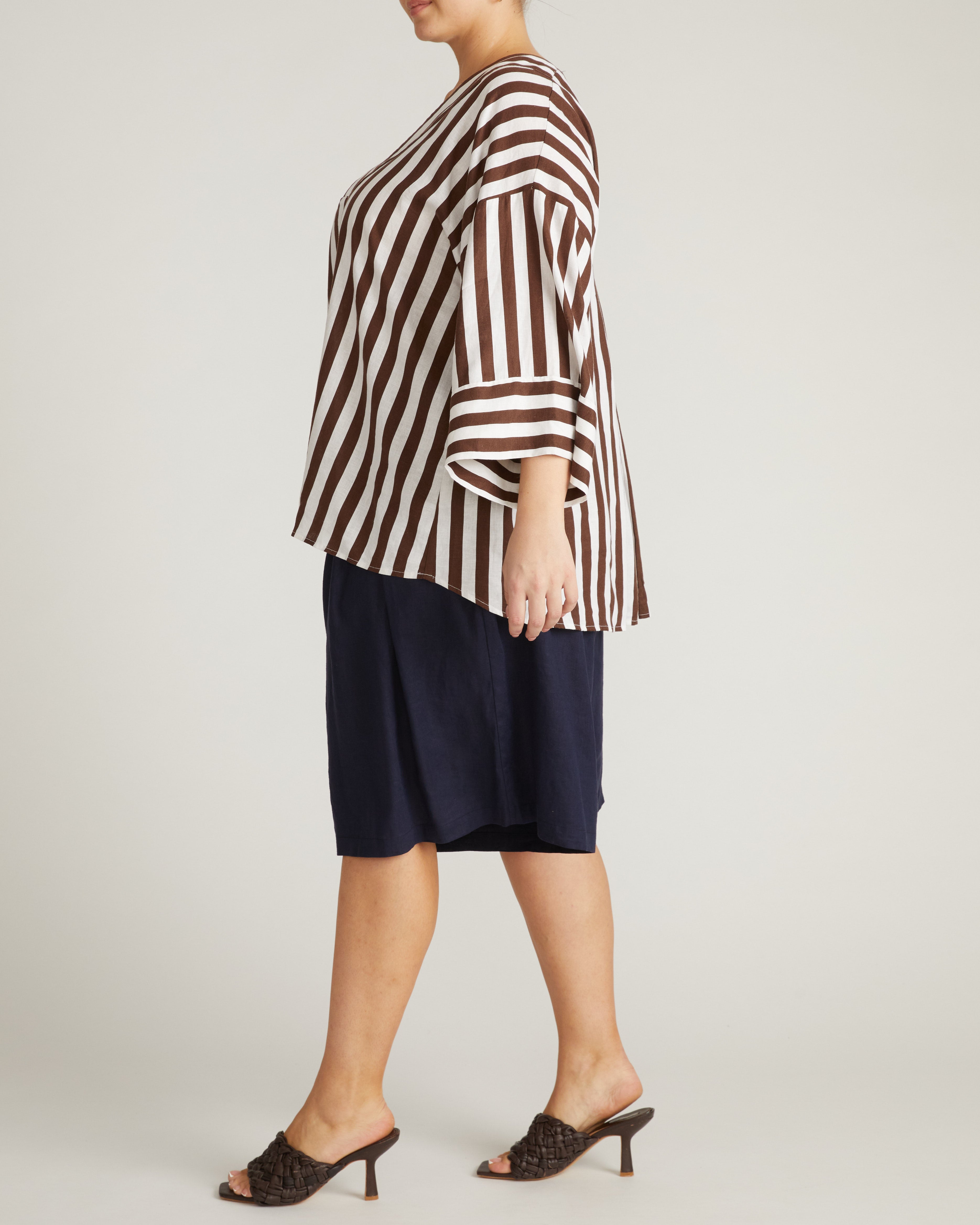 Elio V-Neck Linen Blend Top - Peppercorn Stripe