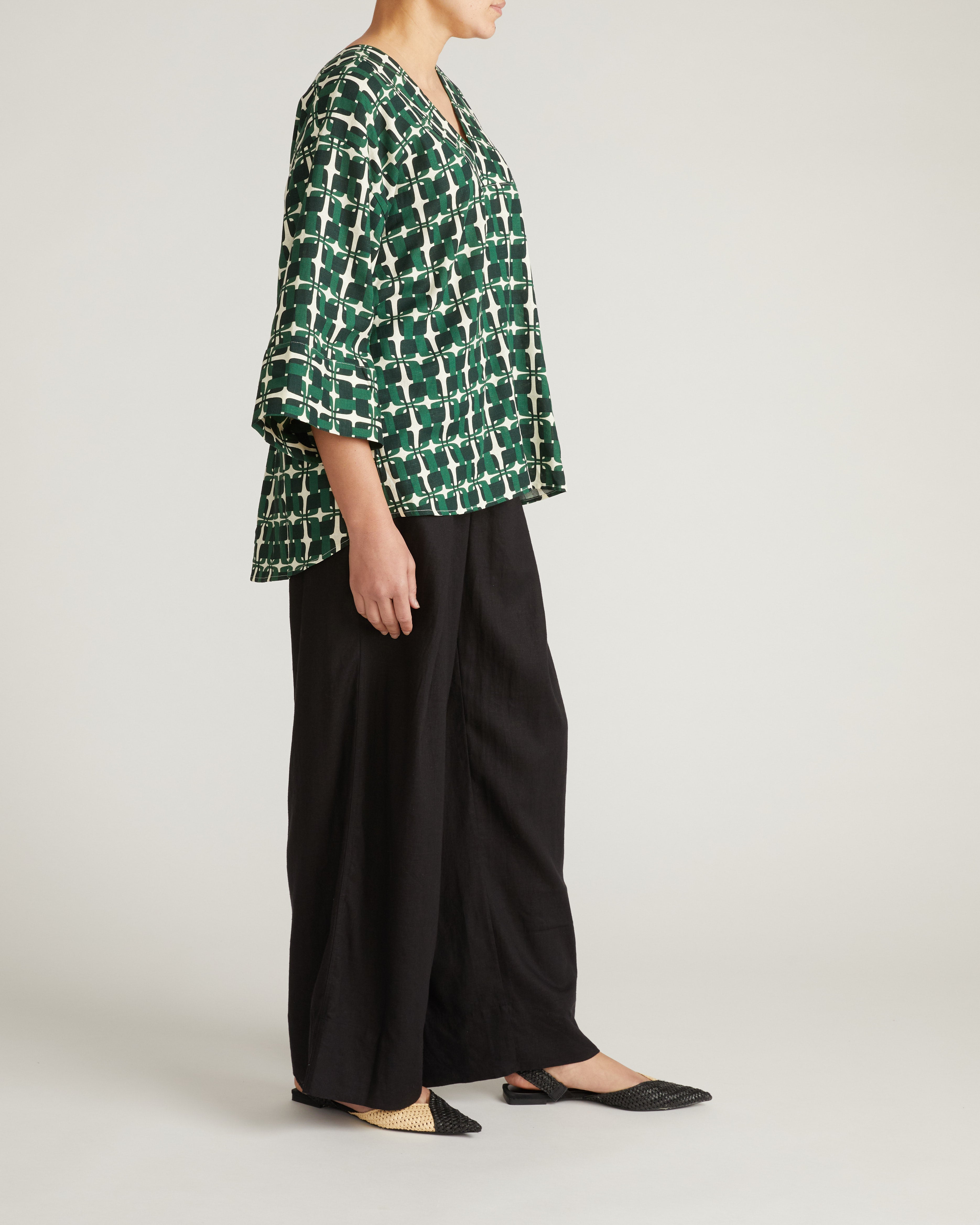 Elio V-Neck Linen Blend Top - Green Trellis Print