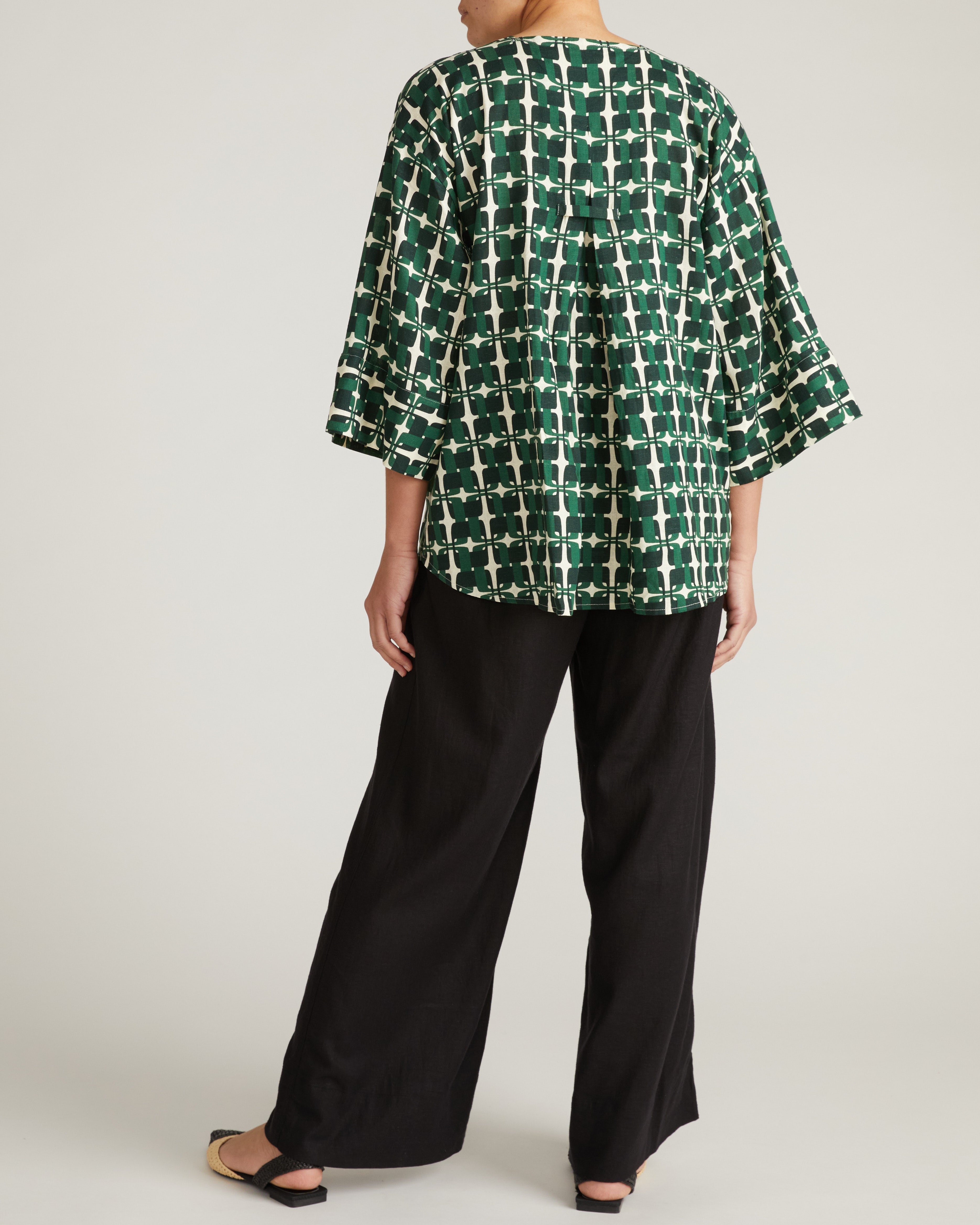 Elio V-Neck Linen Blend Top - Green Trellis Print